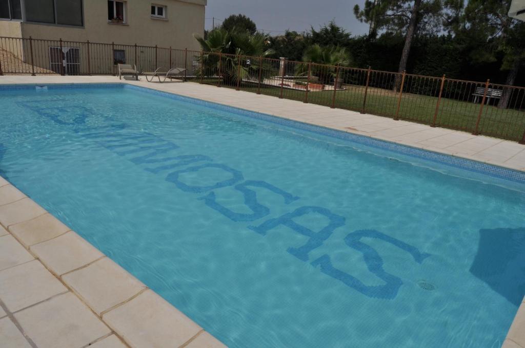 Hotel Les Mimosas Lunel  Zewnętrze zdjęcie